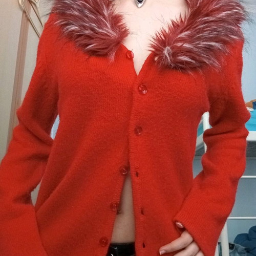 Red cardigan like new with removable faux fur, size S
