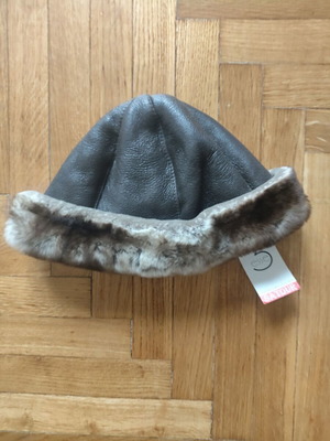 Leather women's hat with fur, size S