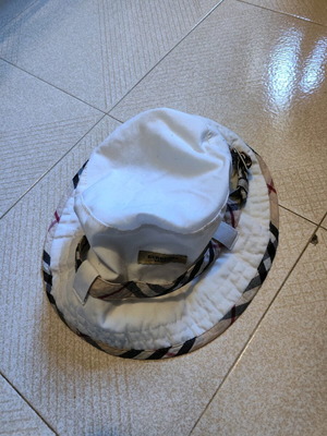 Burberry hat used one size