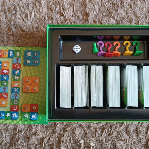 Knowledge board game for children like new