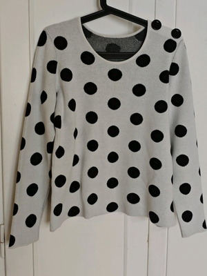 Polkadot sweater used in very good condition, size M