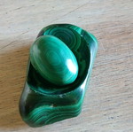 Malachite egg on base new 408 g