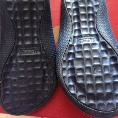 Boys' slippers blue size 28-29 like new