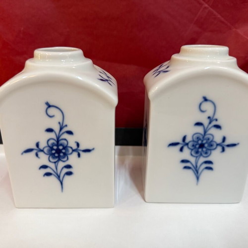 Meissen two vases like new, dimensions 5x7.5 and height 11 cm