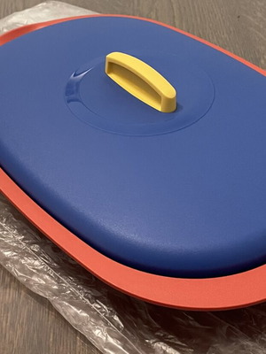 Tupperware serving platter 400 ml, blue and red