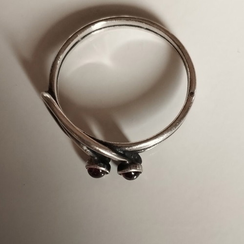Silver ring 925 like new with two burgundy stones 17.5 mm