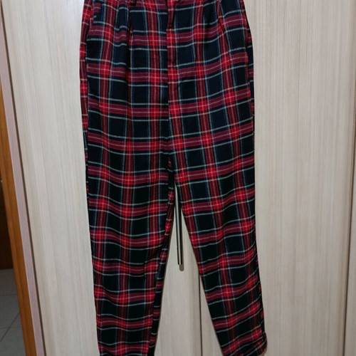 Bershka plaid pants size S like new, black and red