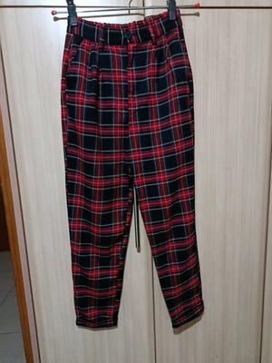 Bershka plaid pants size S like new, black and red