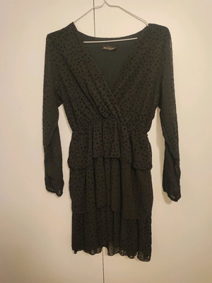 Black long-sleeve polka dot dress like new, one size