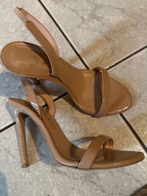 Envie Shoes beige high-heeled sandals like new, size 38
