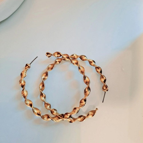 Zara earrings like new, gold color