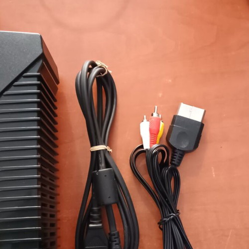 Xbox Original console like new with controller and cables