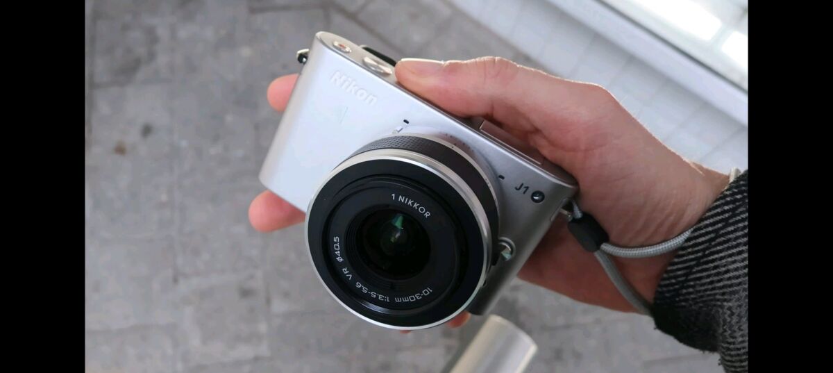 Nikon 1 J1 Mirrorless Camera Body used,… - € 80,00 - Vendora.cy