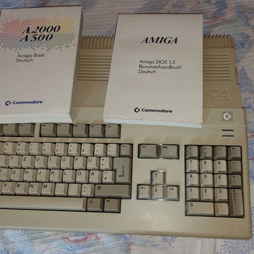 Commodore Amiga 500 like new with 512KB RAM and manuals