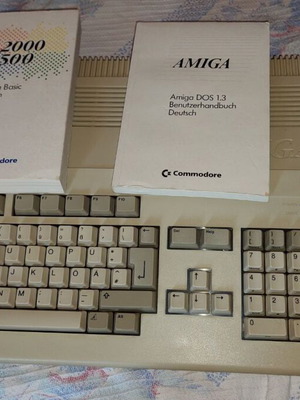 Commodore Amiga 500 σαν καινούργιο με 512KB RAM και εγχειρίδια