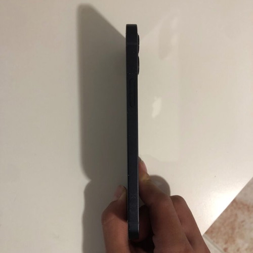 iPhone 12 Black 128GB used with cracked screen