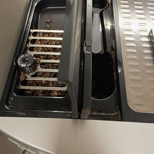 Delonghi Magnifica coffee maker used with grinder and milk frother