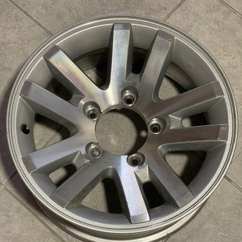 Suzuki Grand Vitara 16" rim like new