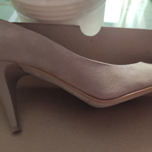 Suede pumps size 37 like new, champagne color