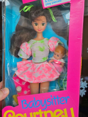 Barbie Courtney Babysitter doll new, Mattel, 1990
