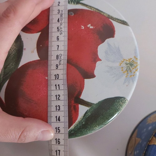 Round tin boxes used, set of 3 pieces