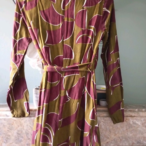 Mango elegant dress no S like new with long sleeves and abstract pattern