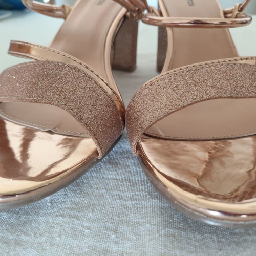 Zapatos block heel sandals like new, rose gold size 42