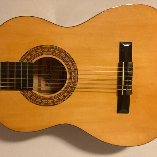 Suzuki SNG-200 classical guitar 3/4 used with case