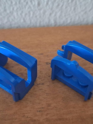 Lego Classic Castle horse saddles with clip
