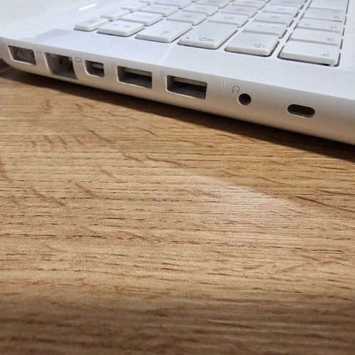 Apple MacBook 13" A1342 late 2009 Core 2 Duo 8GB RAM 128GB SSD