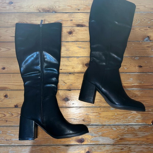 Black boots size 38 with thick stable heel, like new