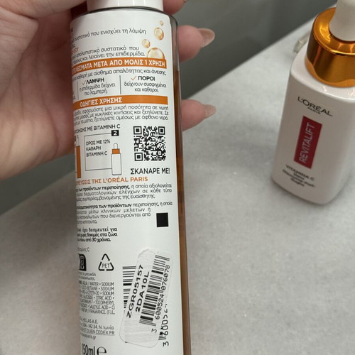 L’Oréal Cleanser and Serum with Vitamin C and Salicylic Acid like new