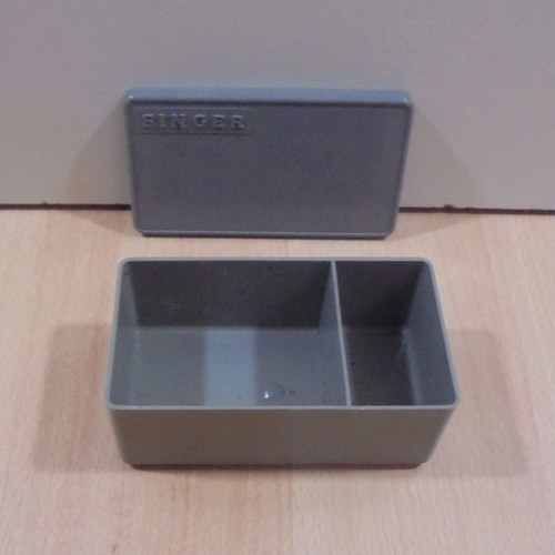 Singer old plastic storage box for threads and needles used