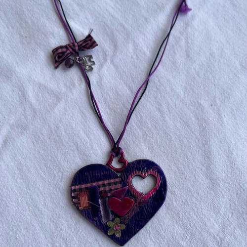 Girls' necklace like new, purple with heart