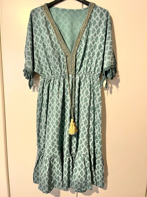 Dress like new, green, size M/38/10, versatile for beach and day wear