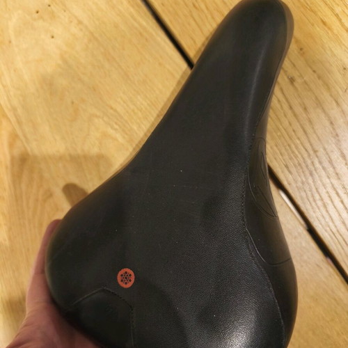Bicycle saddle like new