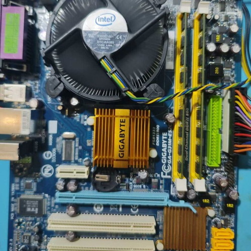 Gigabyte GA-G31M-ES2C motherboard with Intel Core 2 Duo E8400 used without RAM