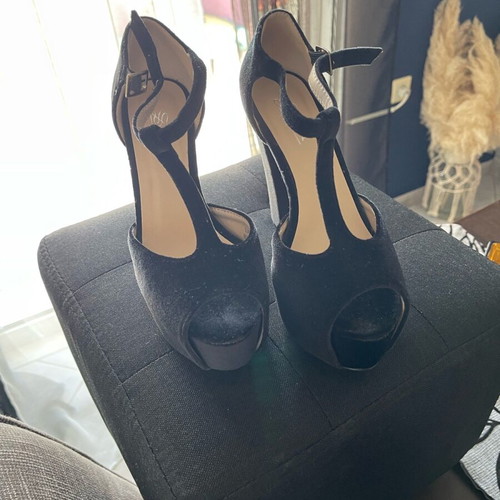 Women's velvet high-heeled sandals like new, size 36
