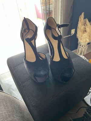 Women's velvet high-heeled sandals like new, size 36