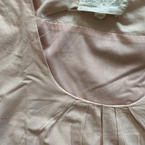 Pink blouse used with floral embroidery and lace details, size M