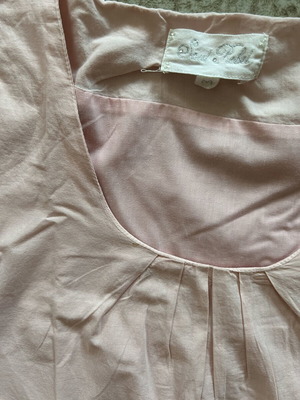 Pink blouse used with floral embroidery and lace details, size M
