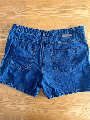 Charles Vögele women's denim shorts size 58 / 3XL, blue