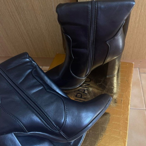 TULIPANO black boots size 39 like new