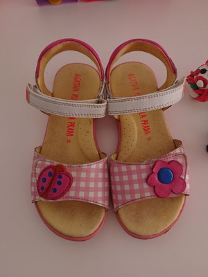 Agatha Ruiz De La Prada sandals size 30 like new, white and pink, velcro