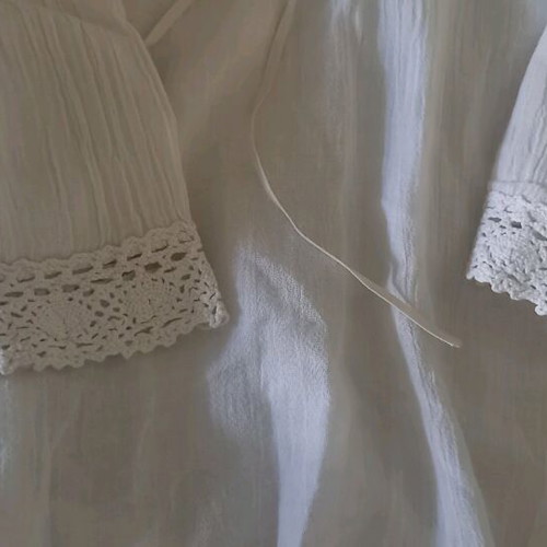 Blouse white lightweight size M like new