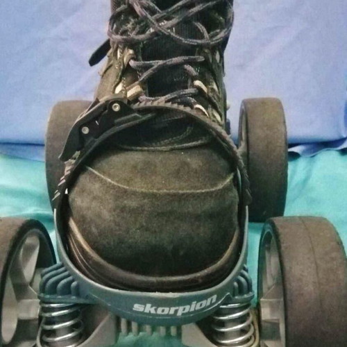 4000 Scorpion Squad rollers like new, for adults and teens