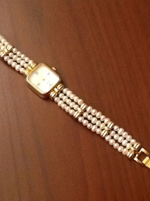 Vintage women's watch like new with pearl bracelet