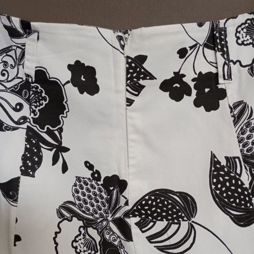 Women's black and white floral A-line skirt like new