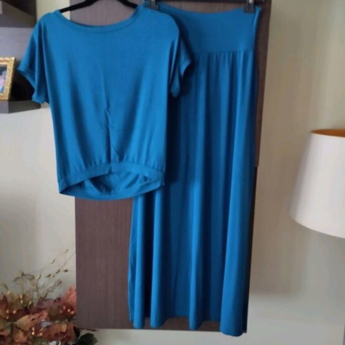 Clothing bundle like new, size large