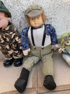 Dolls used, good condition, set of several